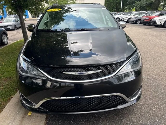 Used 2019 Black Chrysler Limited image 9