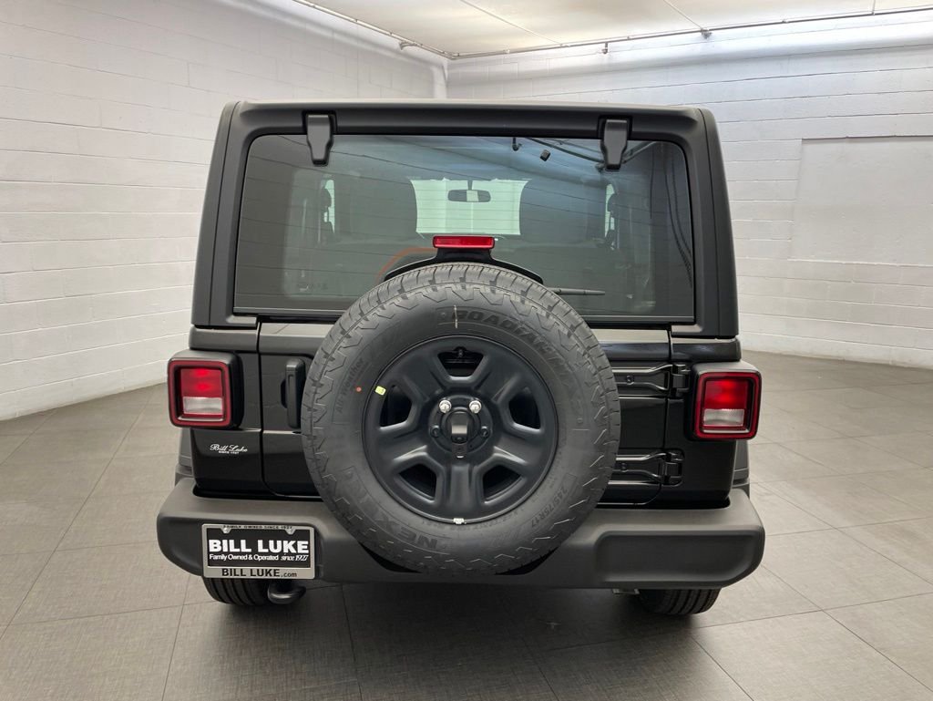New 2026 Black Clear-Coat Exterior Paint Jeep Sport image 4