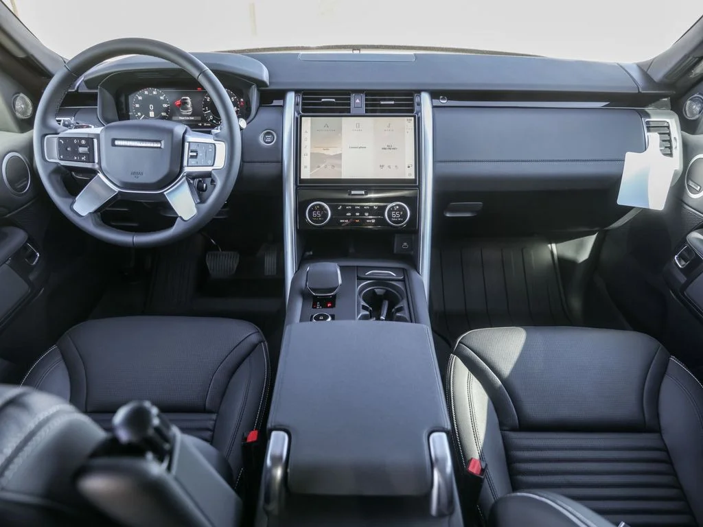 Used 2025 Santorini Black Metallic Land Rover S image 34