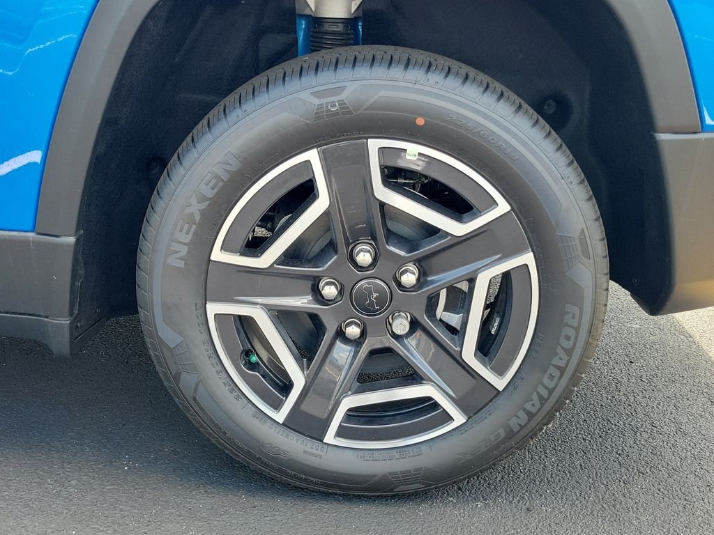 New 2026 Hydro Blue Pearl-Coat Exterior Paint Jeep Laredo image 5