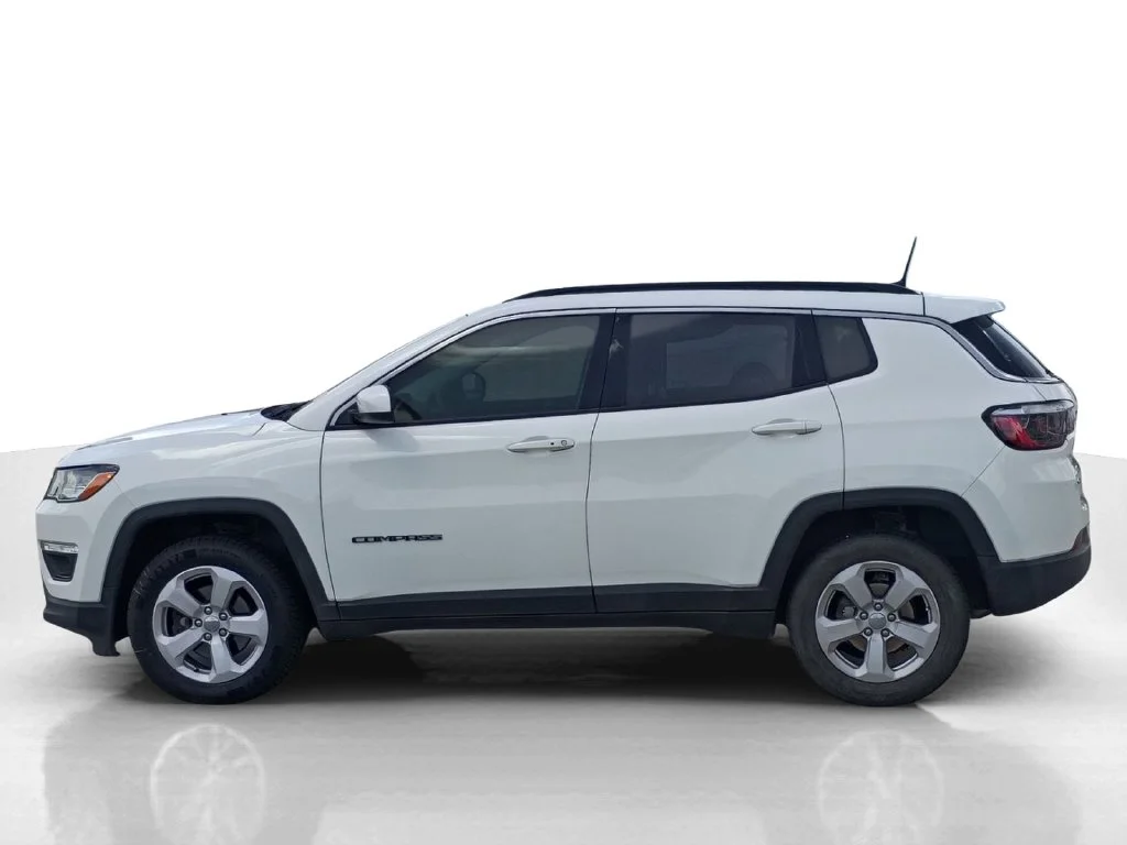 Used 2021 White Jeep Latitude image 9