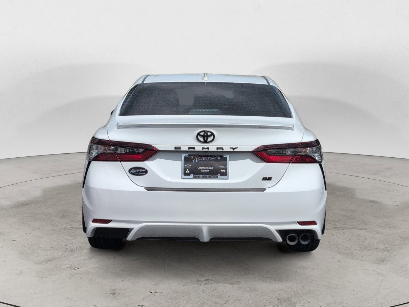 Used 2024 Ice Toyota SE image 4
