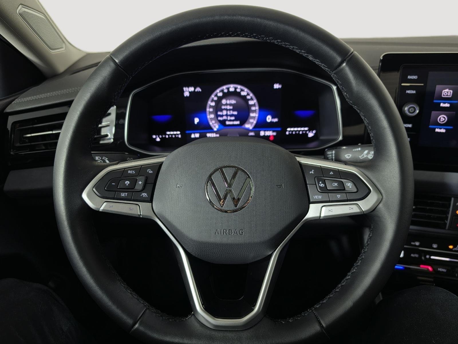 Used 2025 Monument Gray Volkswagen SE image 19