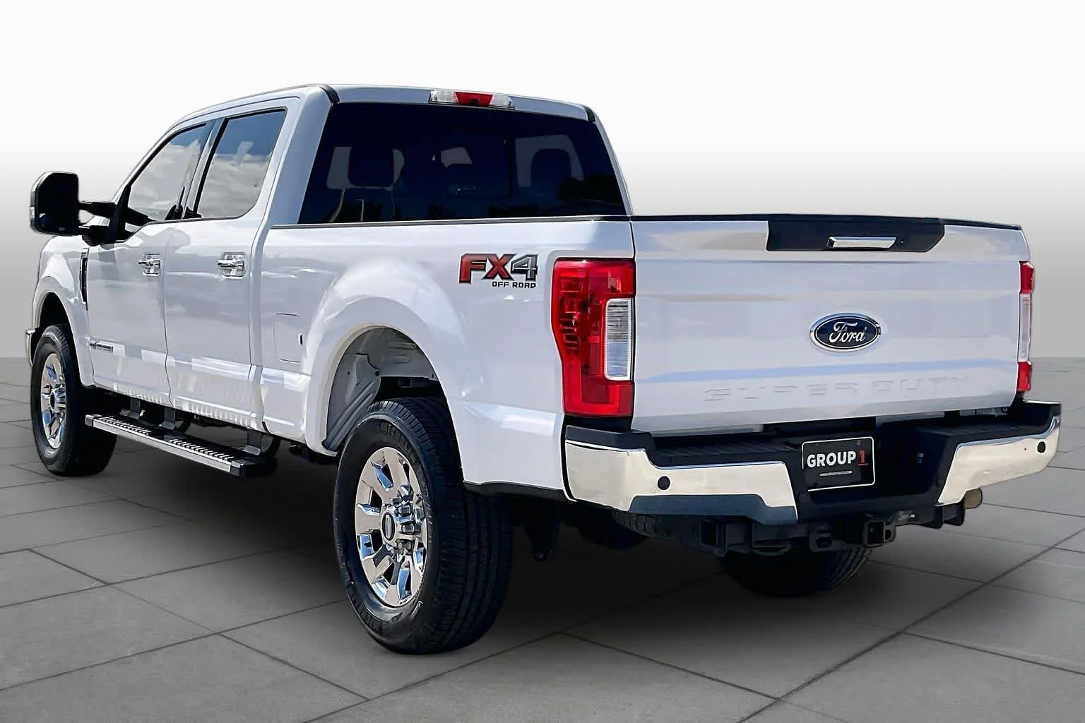 Used 2018 White Platinum Metallic Tri-Coat Ford LARIAT image 11