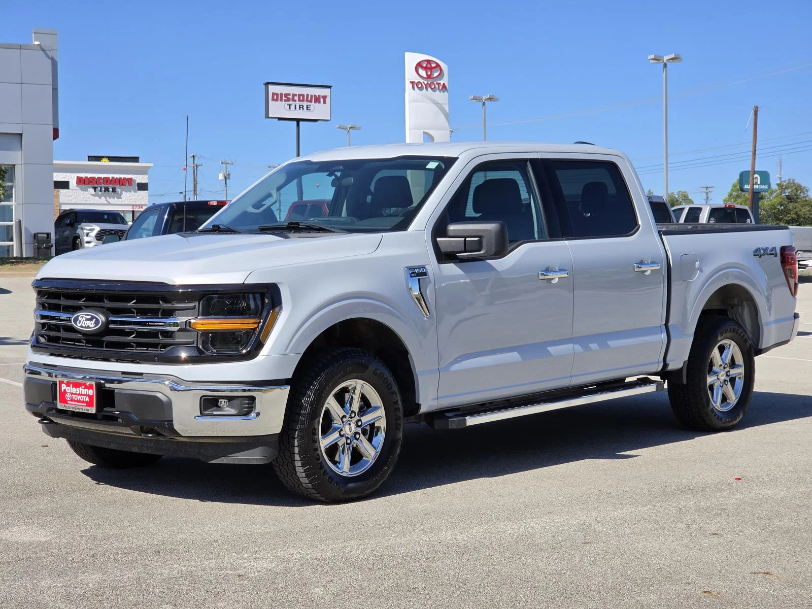 Used 2025 Oxford White Ford XLT 4WD SuperCrew 5.5