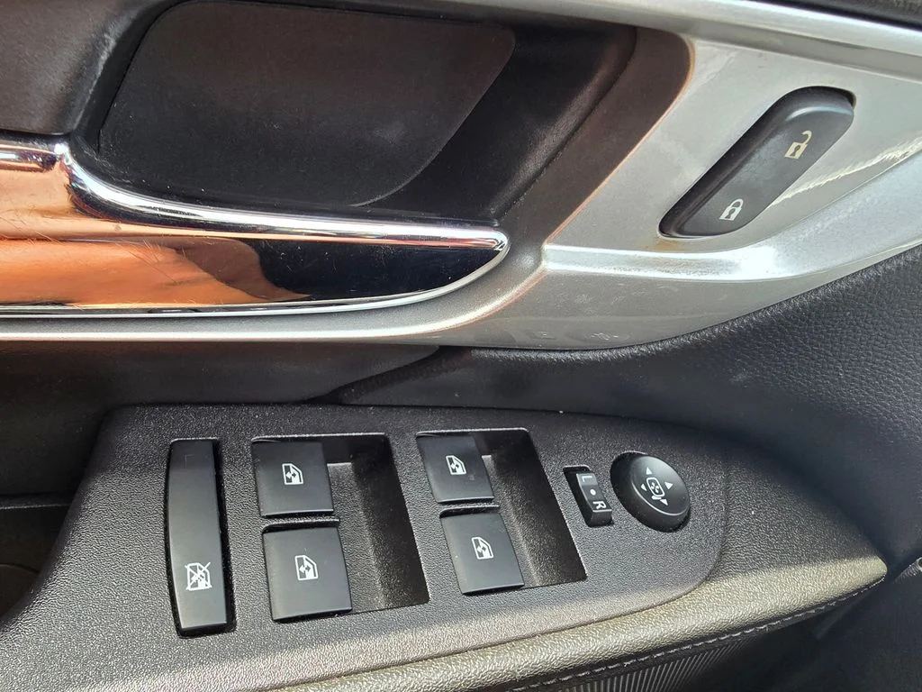 Used 2017 Black GMC SLE-1 image 20