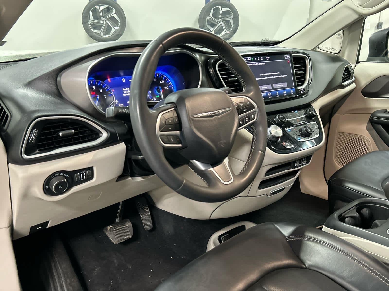 2023 Chrysler Pacifica Touring L - Photo 23