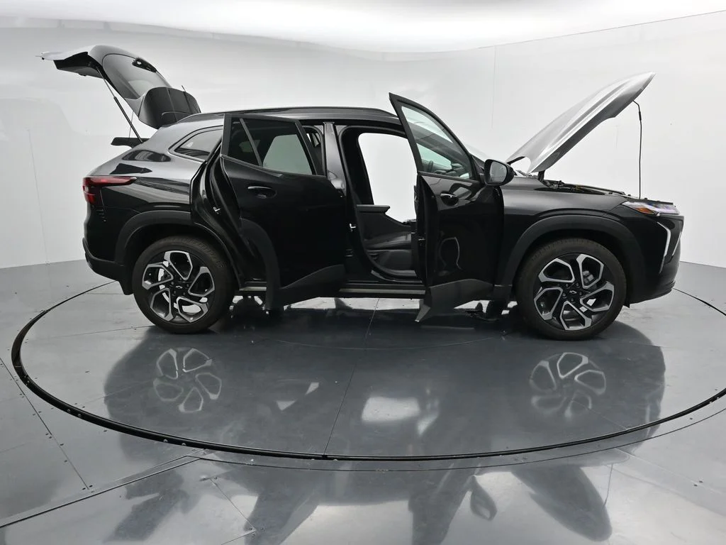 Used 2025 Black Chevrolet 2RS image 39