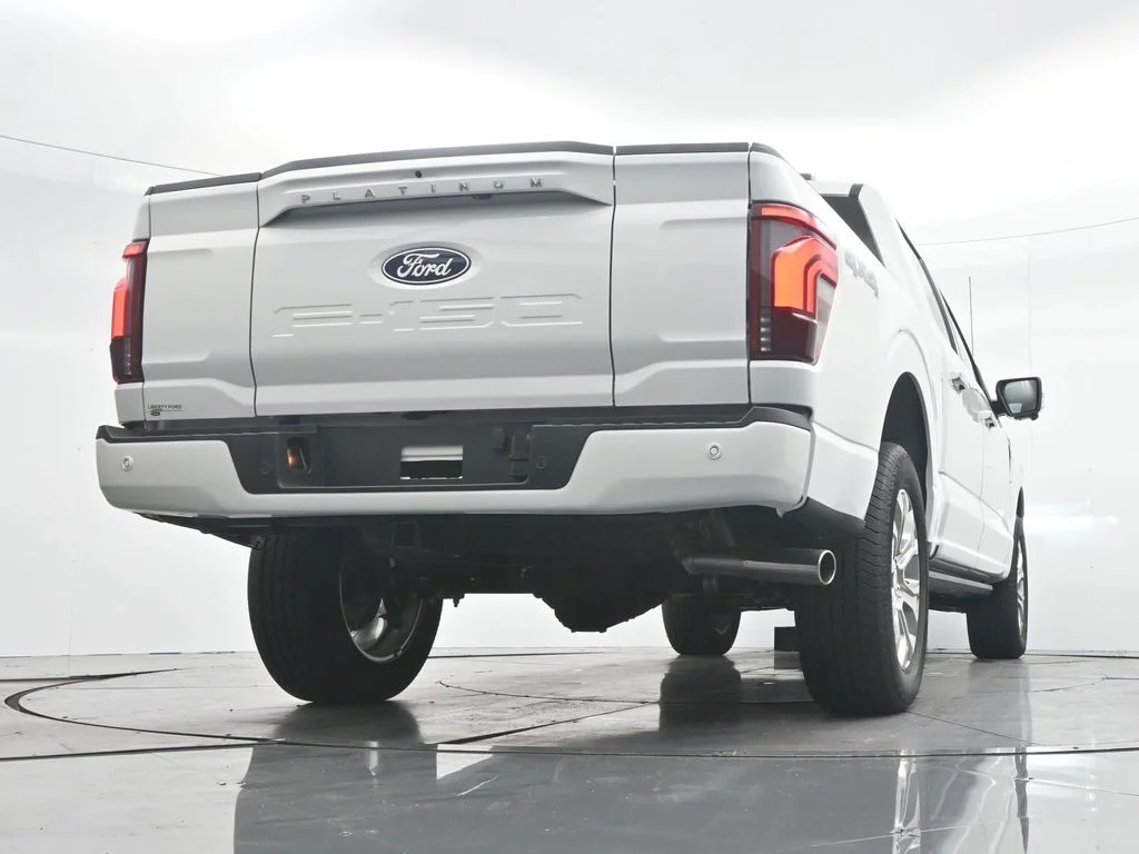 New 2026 Star White Metallic Tri-Coat Ford Platinum® image 39