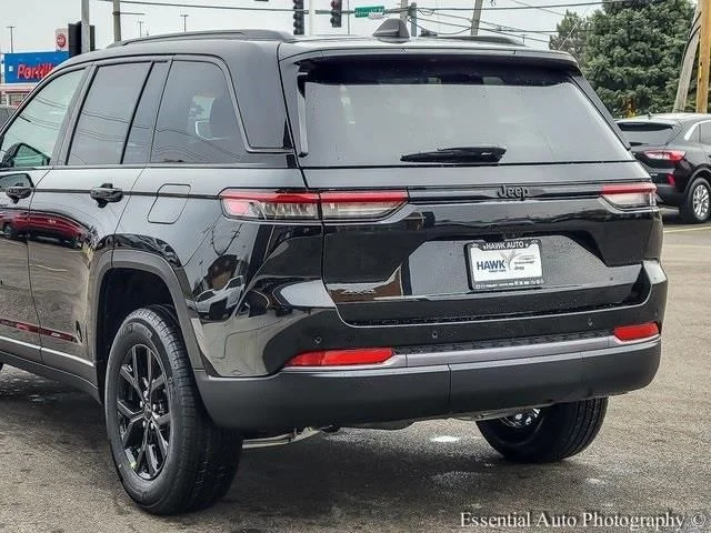 New 2026 Diamond Black Crystal Pearl-Coat Exterior Paint Jeep Altitude image 6