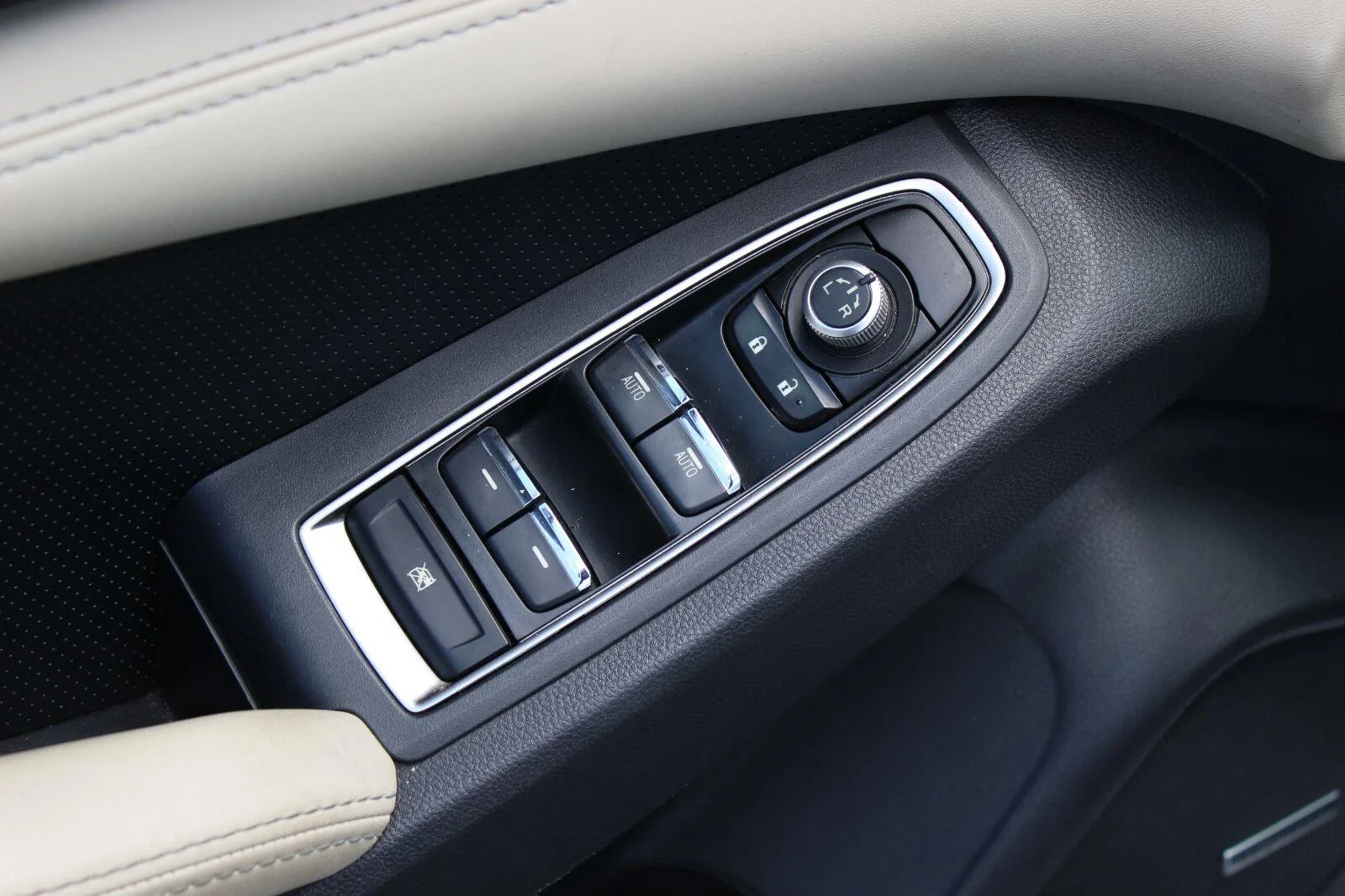 Used 2021 White Subaru Limited image 16