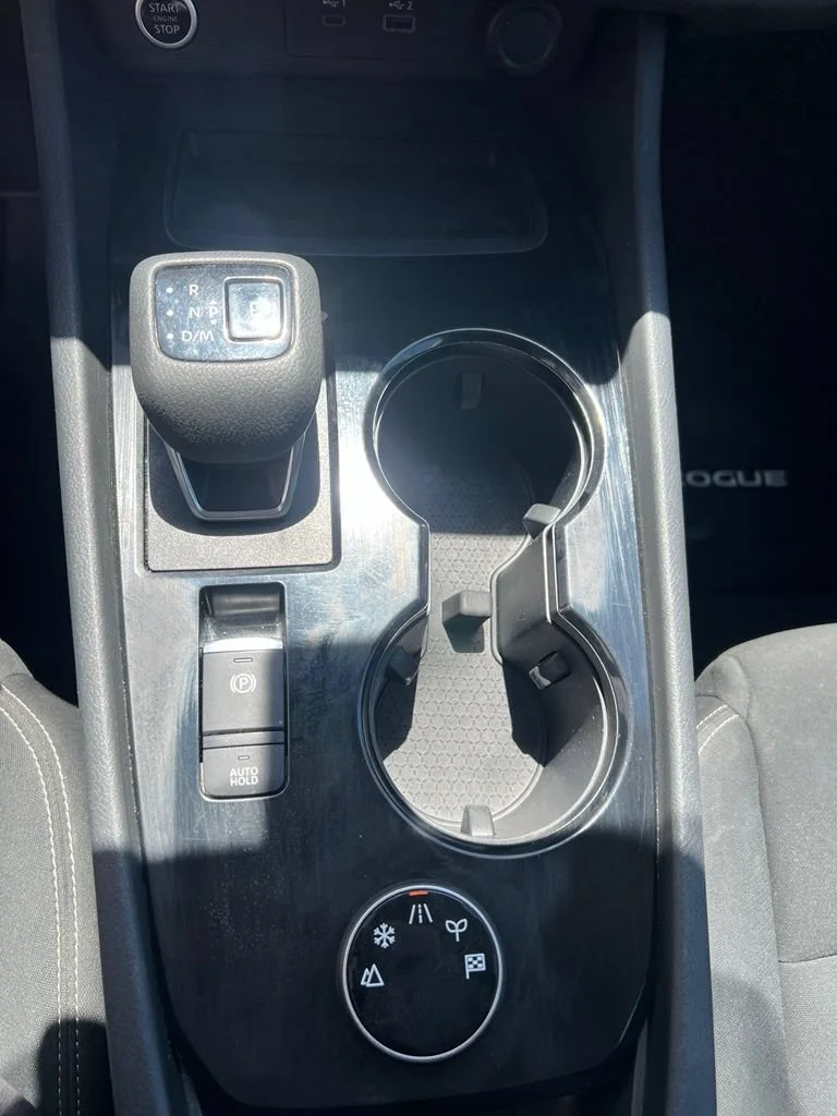 Used 2023 White Nissan S image 19