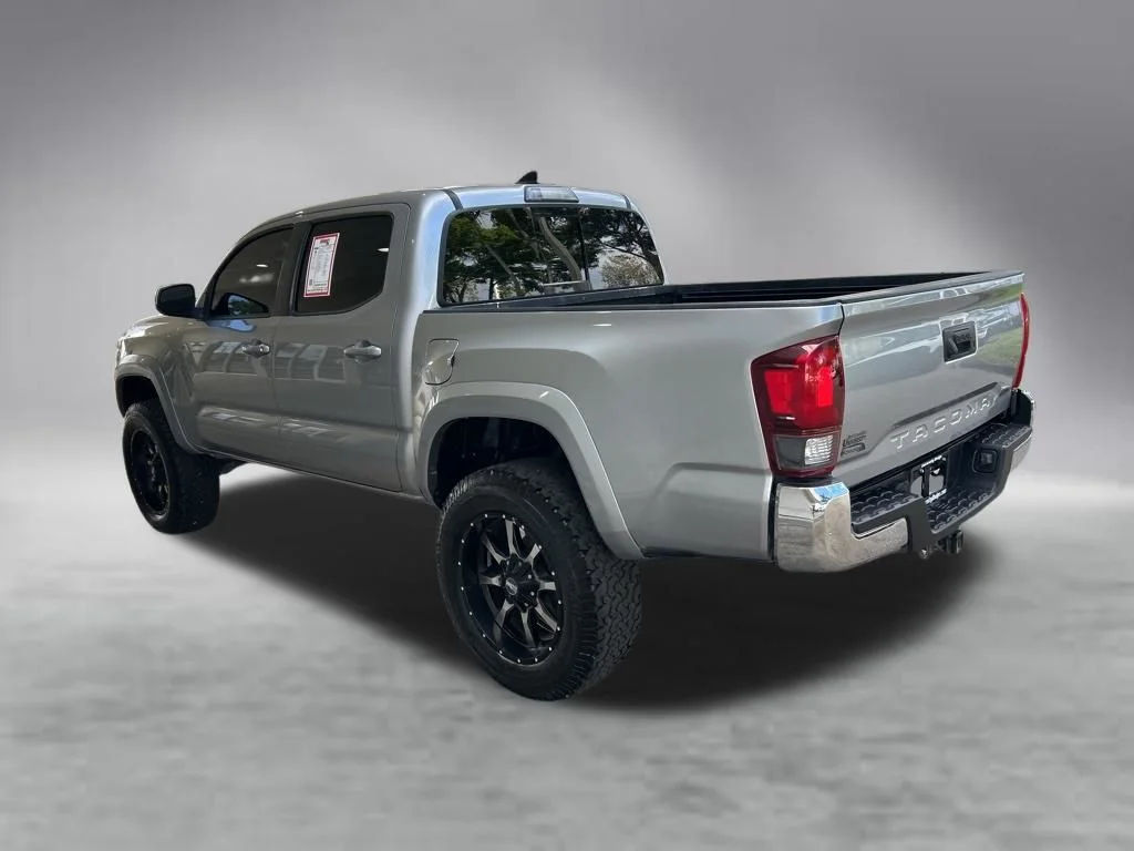 Used 2019 Silver Toyota SR5 image 3