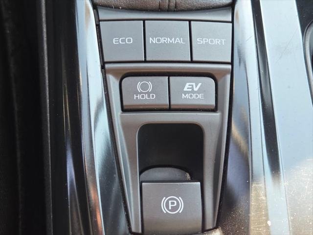 2025 Toyota Camry LE - Photo 10