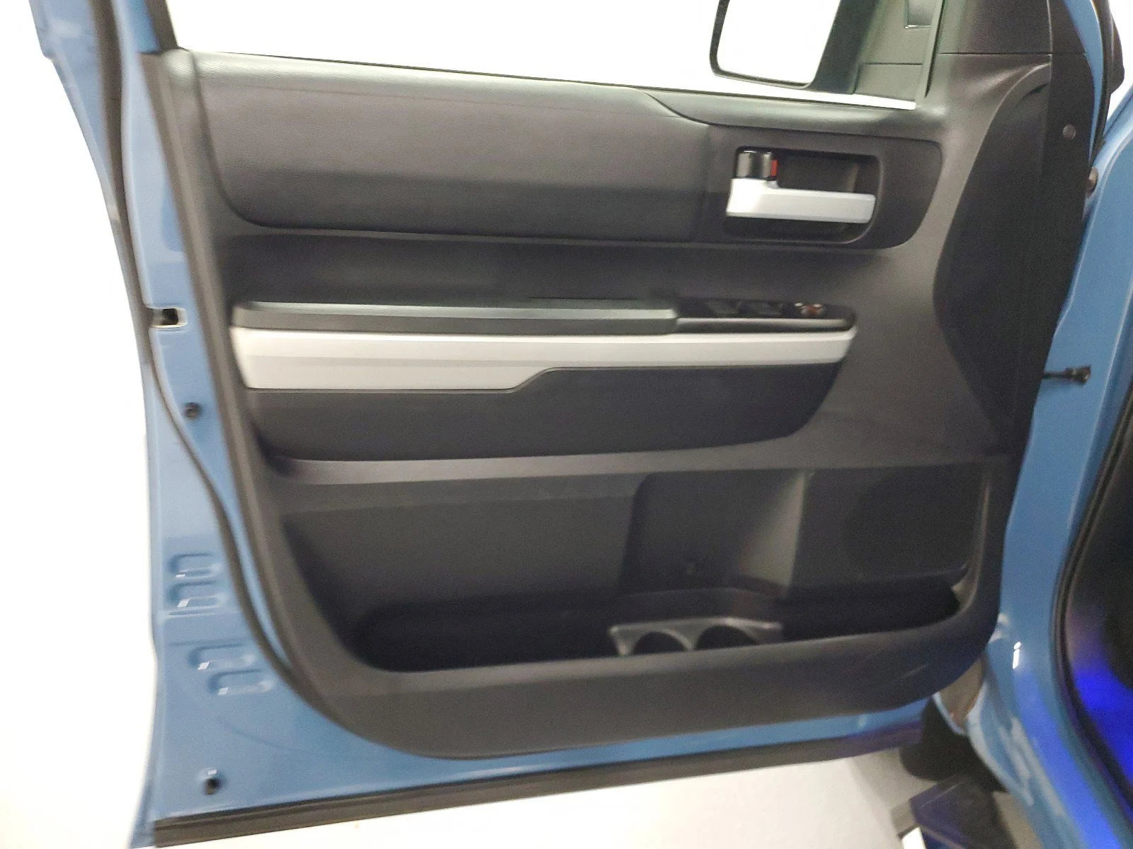 Used 2020 Cavalry Blue Toyota SR5 image 21