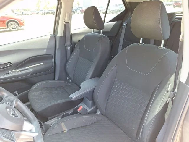 Used 2021 Gray Nissan S image 9