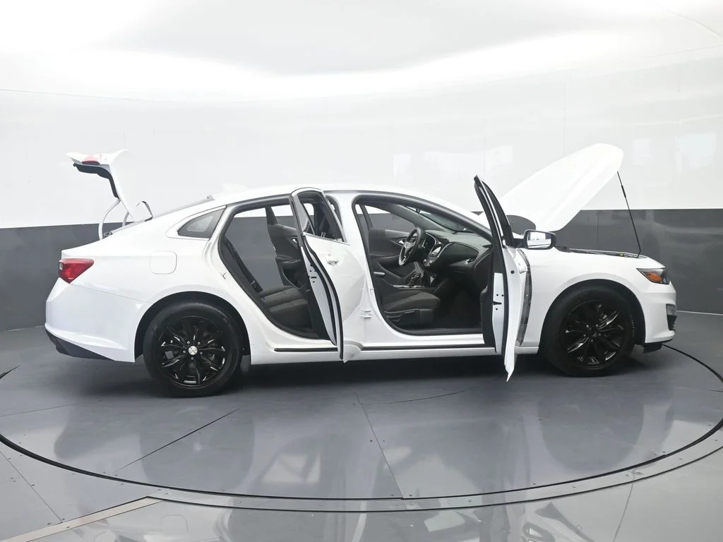 Used 2024 Summit White Chevrolet LT image 68
