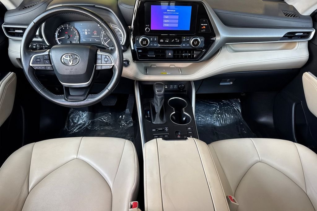 Used 2023 Black Toyota XLE image 17