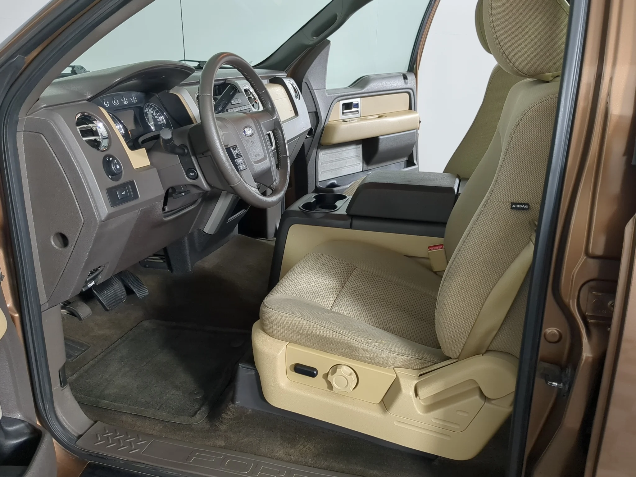 Used 2011 Golden Bronze Metallic Ford XLT image 11