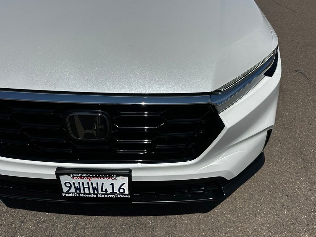 Used 2025 White Honda EX image 5