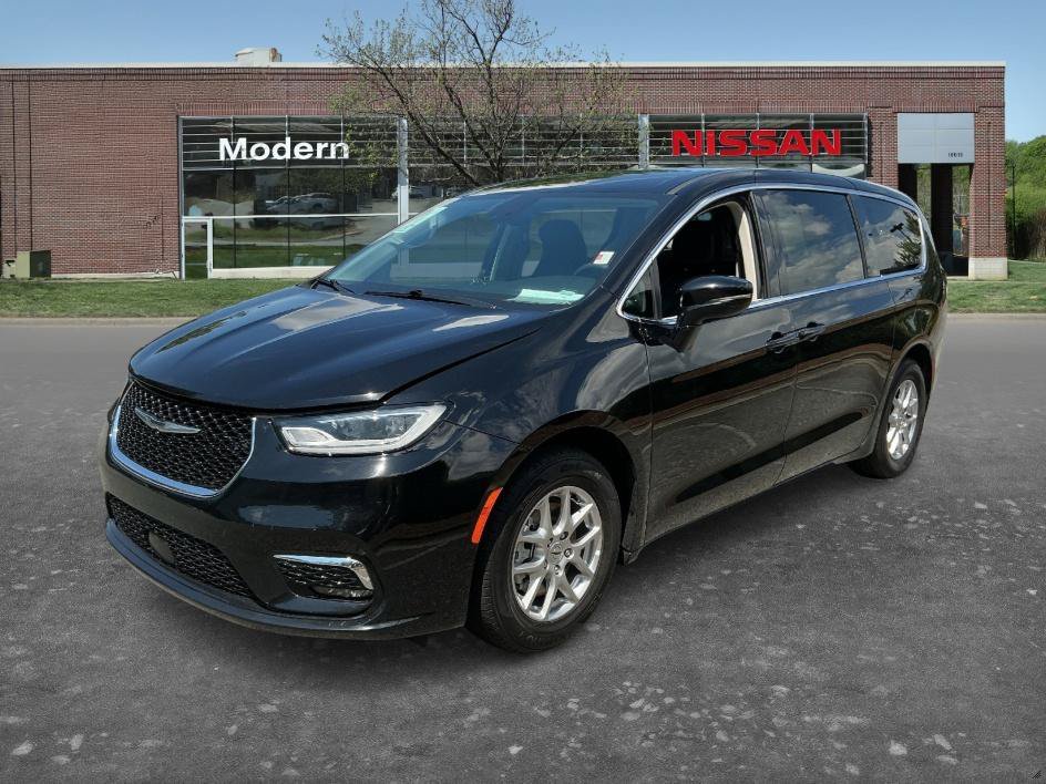 Used 2024 Diamond Black Crystal Pearlcoat Chrysler Touring L image 1