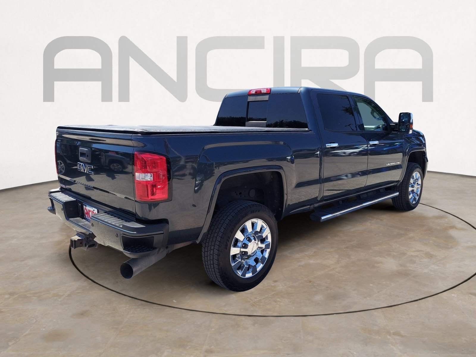 Used 2018 Dark Slate Metallic GMC Denali image 10