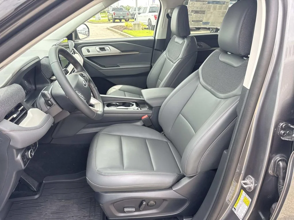 New 2026 Carbonized Gray Metallic Ford Active image 8