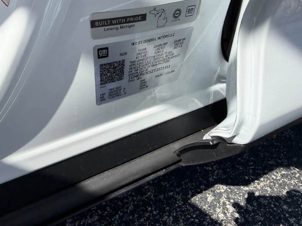 New 2026 Summit White Chevrolet LT image 18