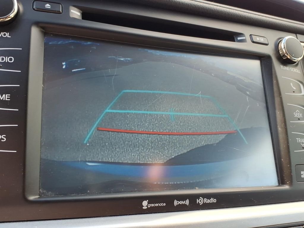 Used 2018 Silver Toyota XLE image 30