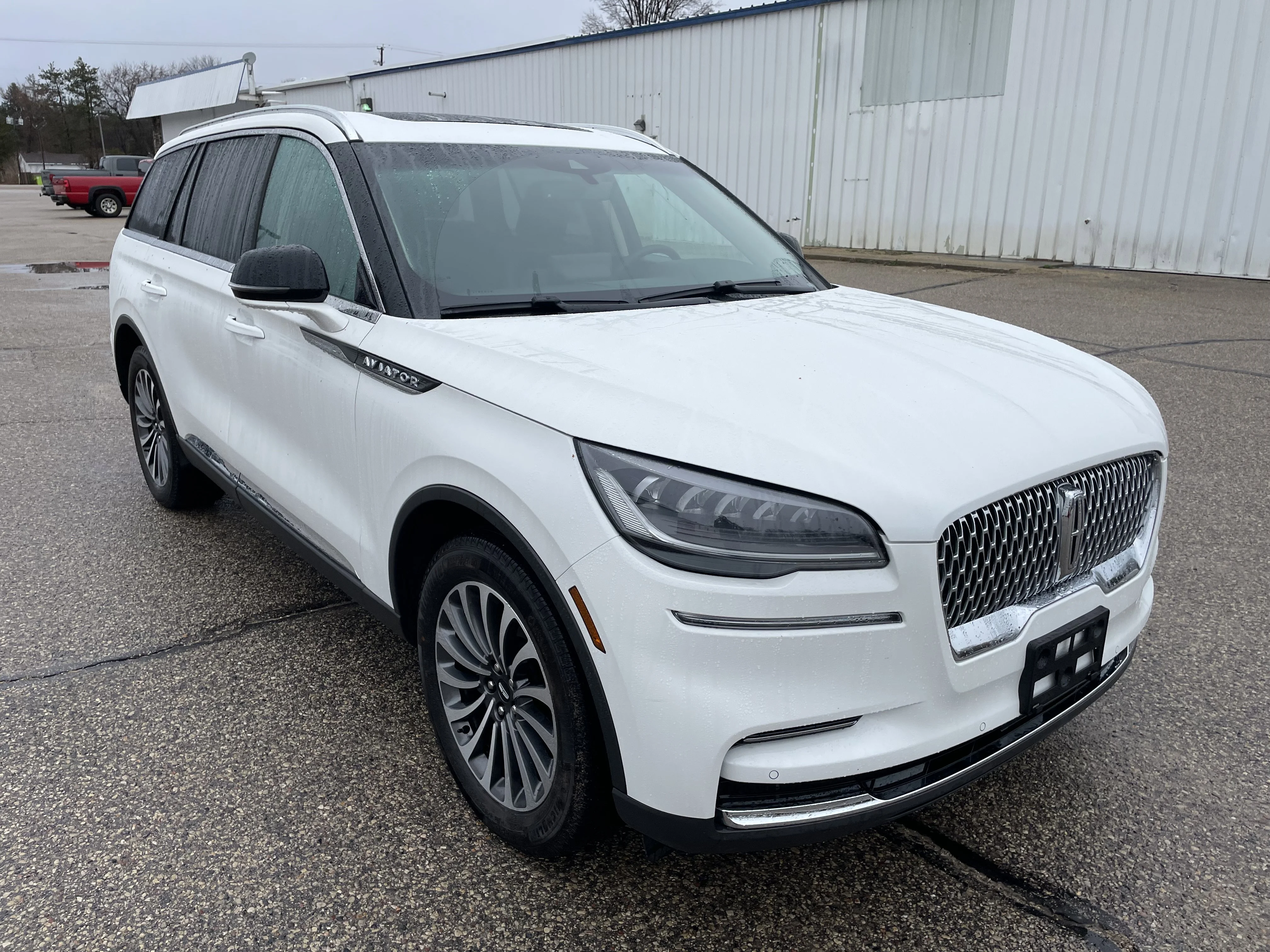 Used 2024 White Lincoln Premiere image 3