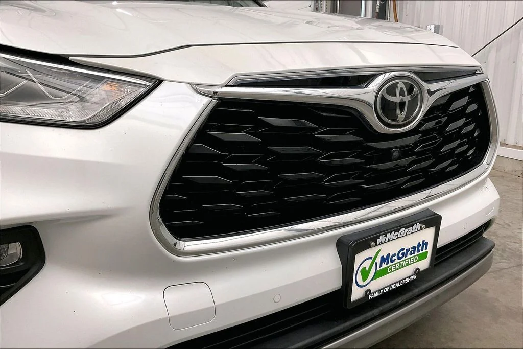 Used 2022 Beige Toyota Platinum image 33