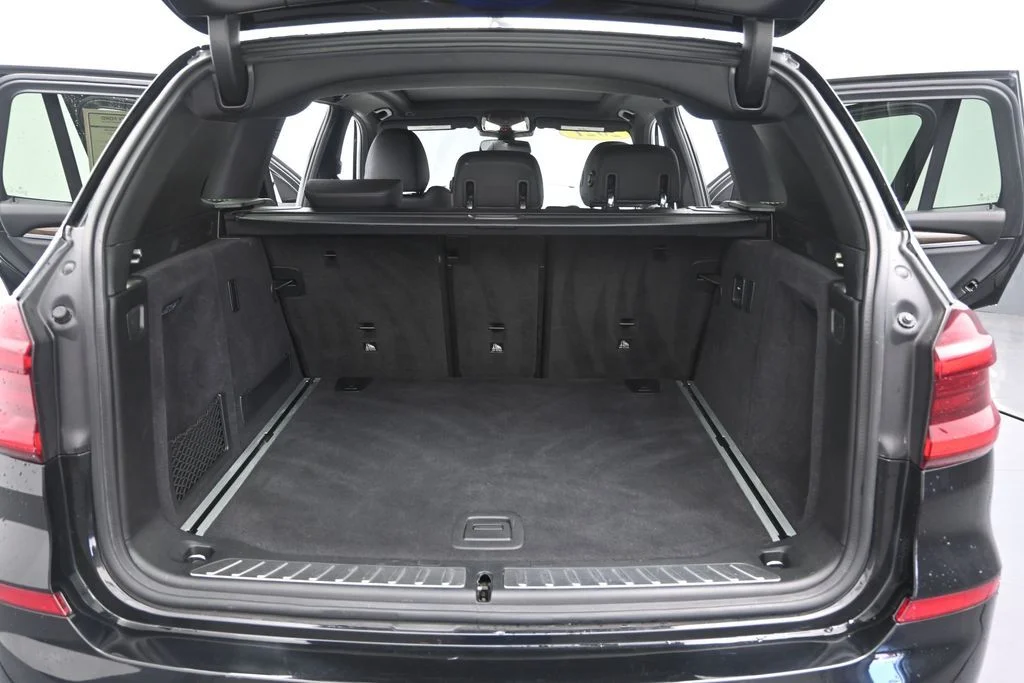 Used 2021 Black BMW xDrive30i image 11