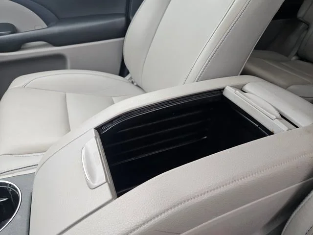 Used 2019  Toyota SE image 27