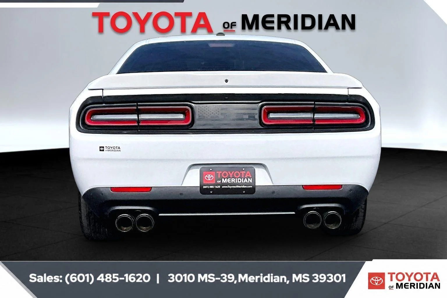 Used 2022 White Knuckle Clearcoat Dodge R/T image 4