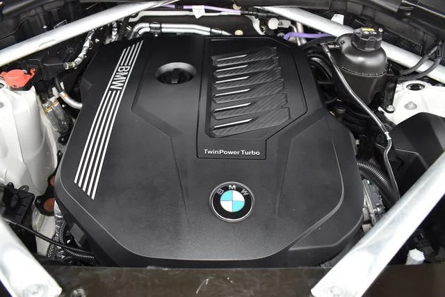 Used 2021 Alpine White BMW xDrive40i image 21