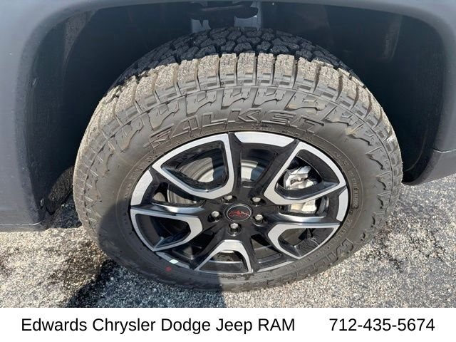 New 2026 Bright White Clear-Coat Exterior Paint Jeep Trailhawk image 11