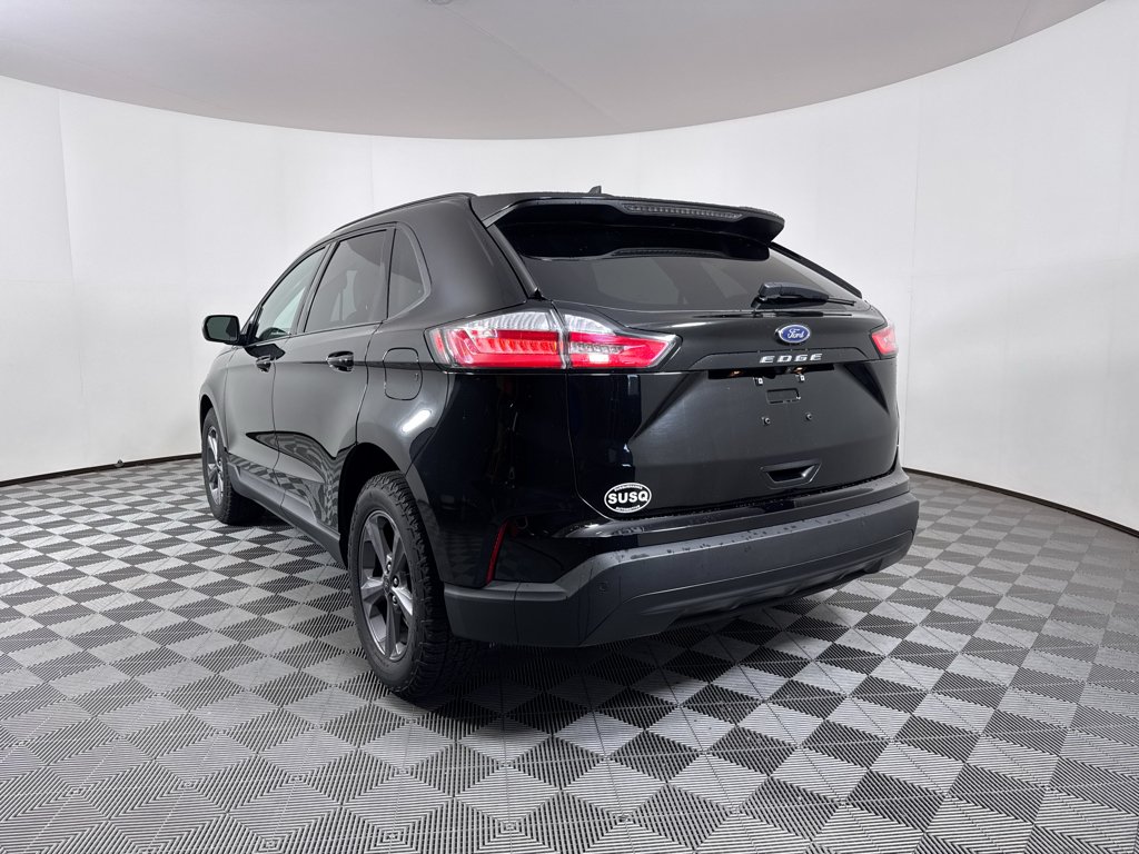 Used 2024 Agate Black Metallic Ford SEL image 18