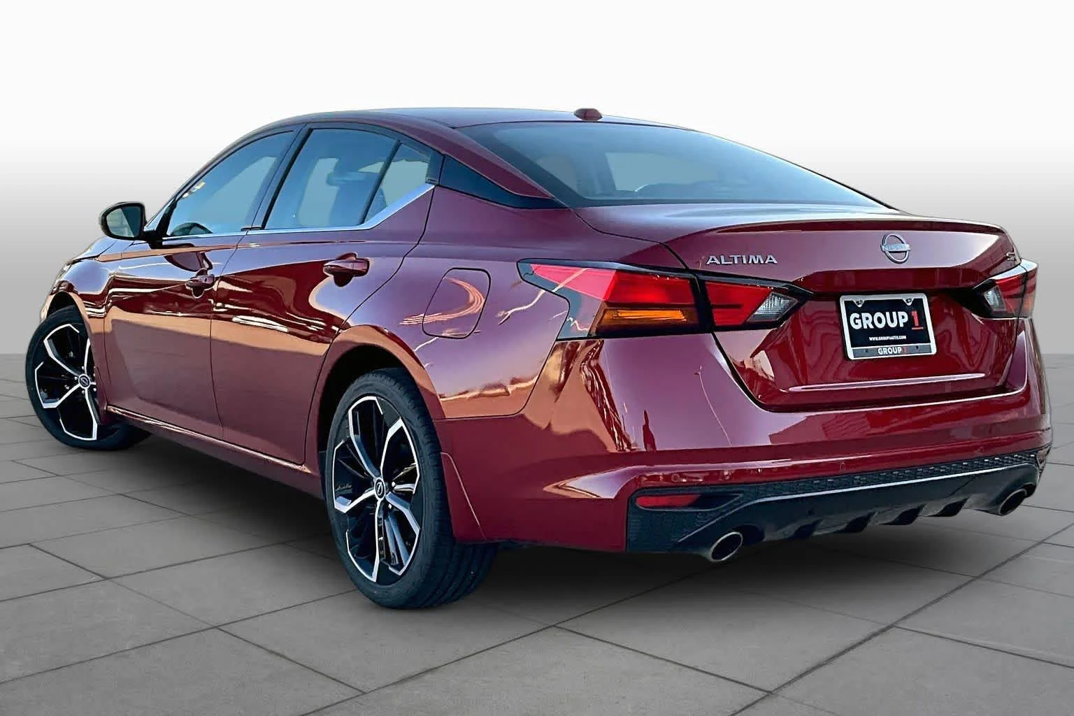 Certified Used 2025 Scarlet Ember Nissan SR image 18