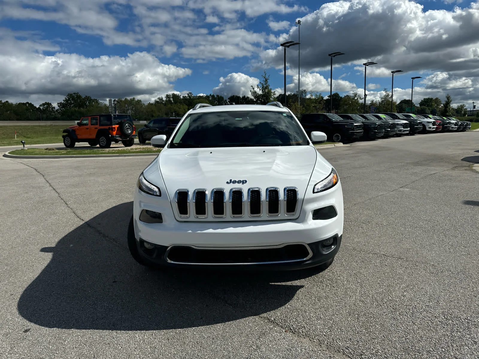 Used 2016 Jeep Cherokee Limited with VIN 1C4PJMDS3GW227740 for sale in Kansas City