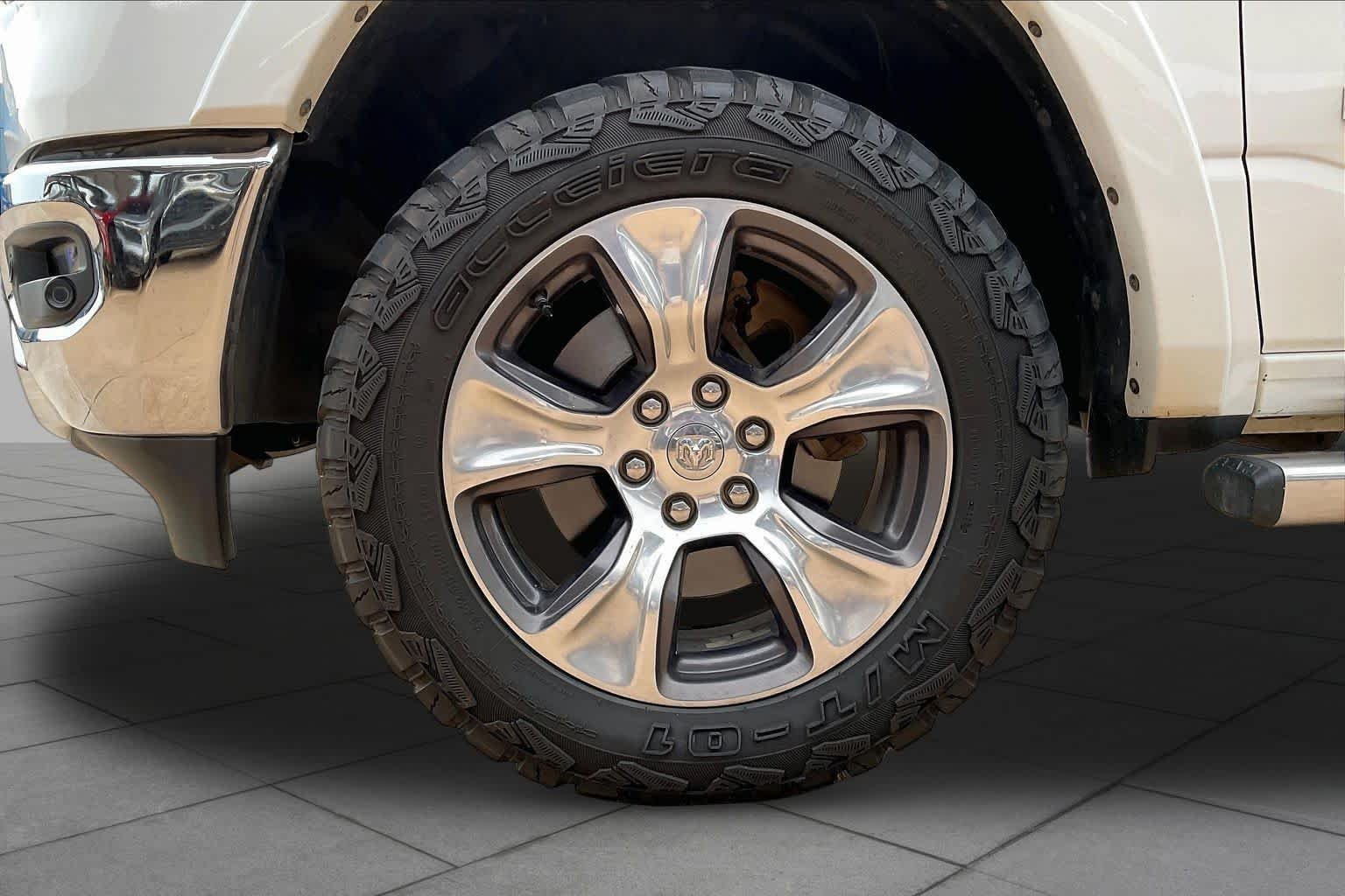 Used 2022 Bright White Clearcoat Ram Laramie image 10