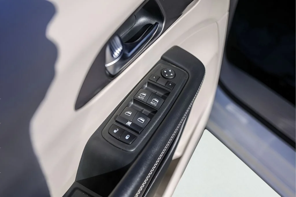 Used 2022 White Chrysler Touring L image 26