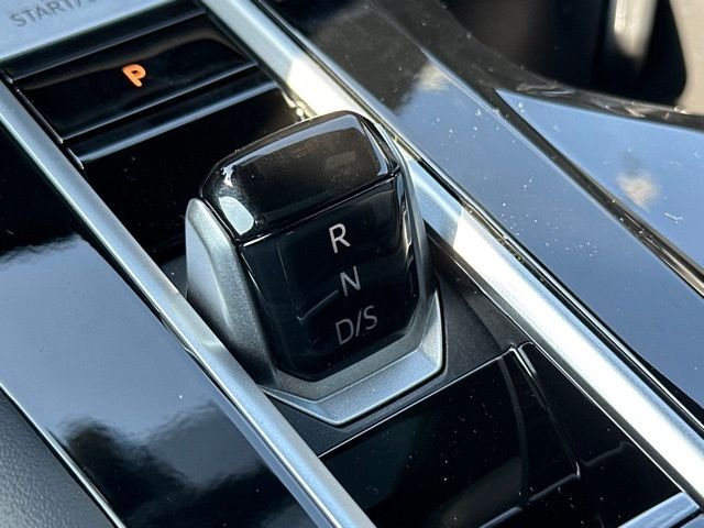New 2026 Opal White Pearl Volkswagen SEL R-Line Black image 34
