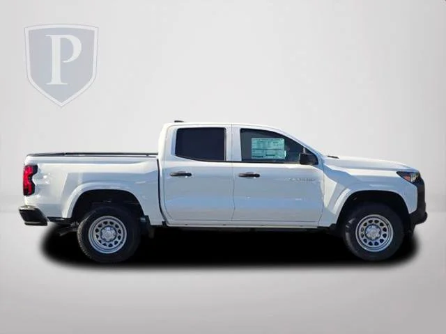 New 2026 Summit White Chevrolet WT image 4