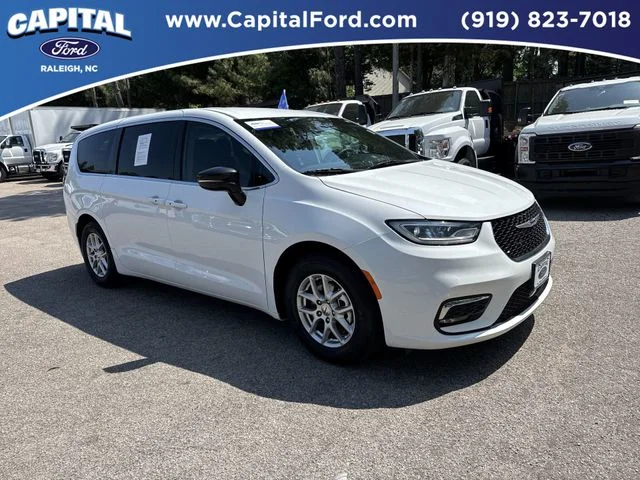 Used 2024 White Chrysler Touring L image 2