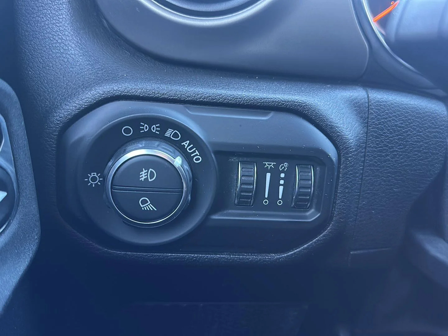 Used 2021 Black Clearcoat Jeep Sport S image 22