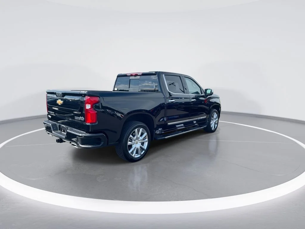 Used 2025 Black Chevrolet High Country image 8