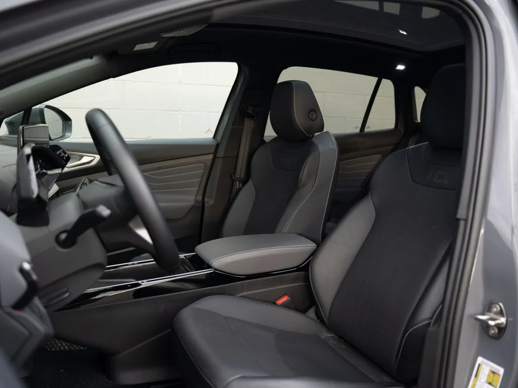 Used 2023 Gray Volkswagen Pro S image 5