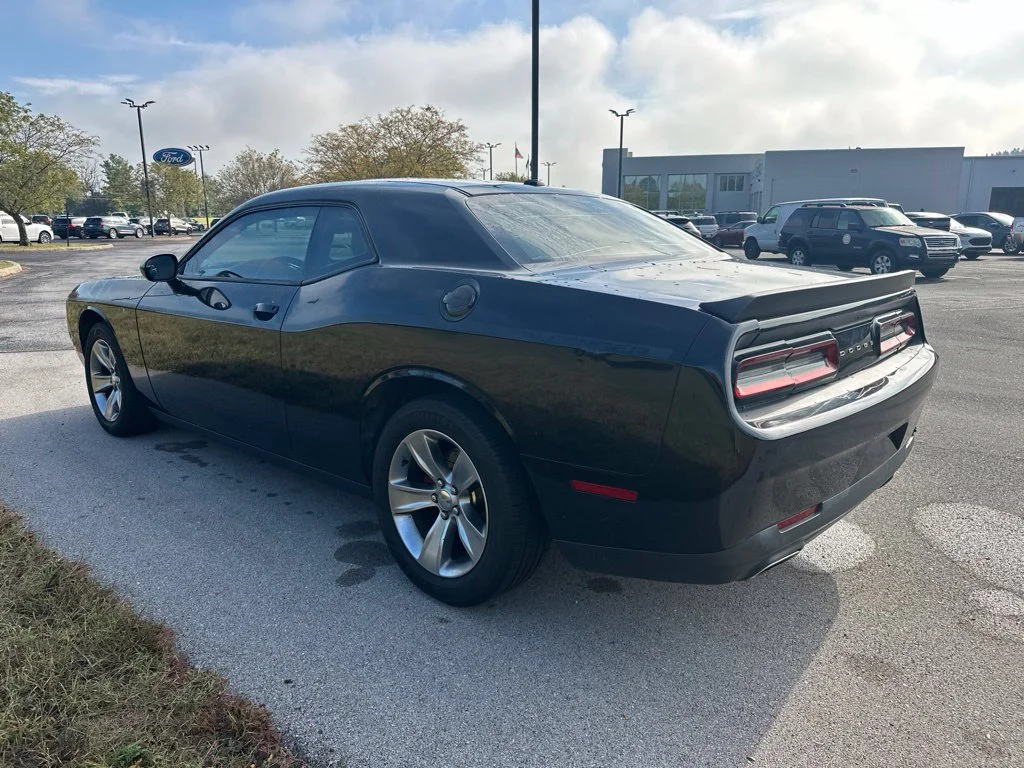 Used 2015 Pitch Black Clearcoat Dodge SXT image 5