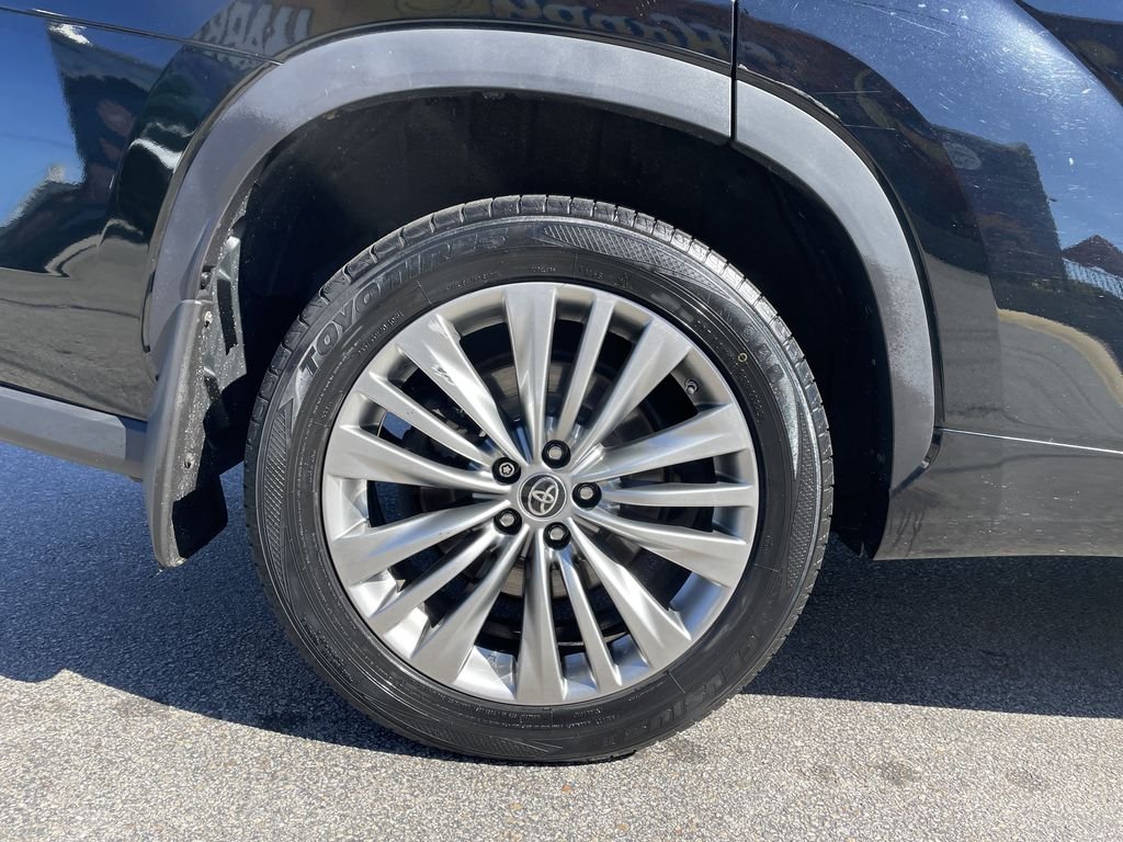 Used 2021 Black Toyota Platinum image 12