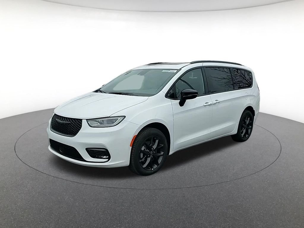 2026 Chrysler Pacifica Limited - Photo 10